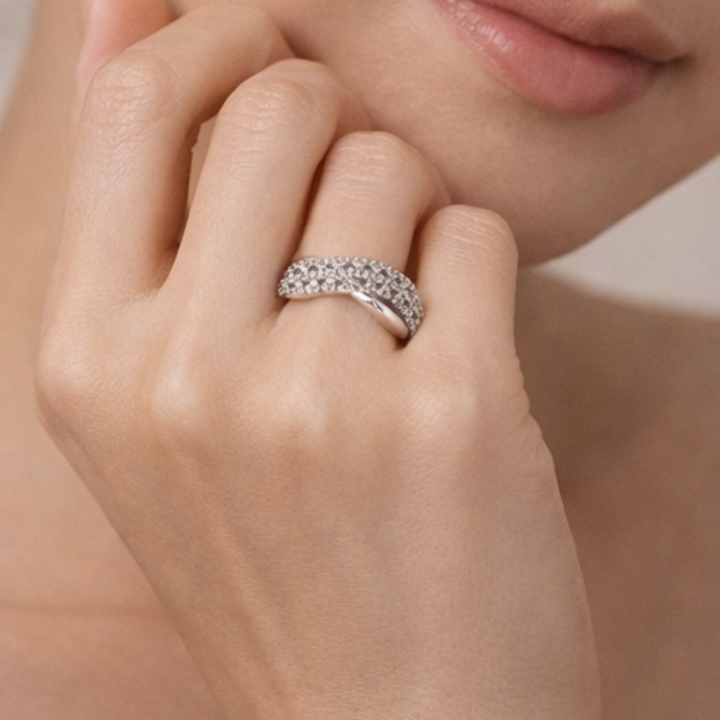 Eterna Crossover Ring | 指先に、静かな輝き