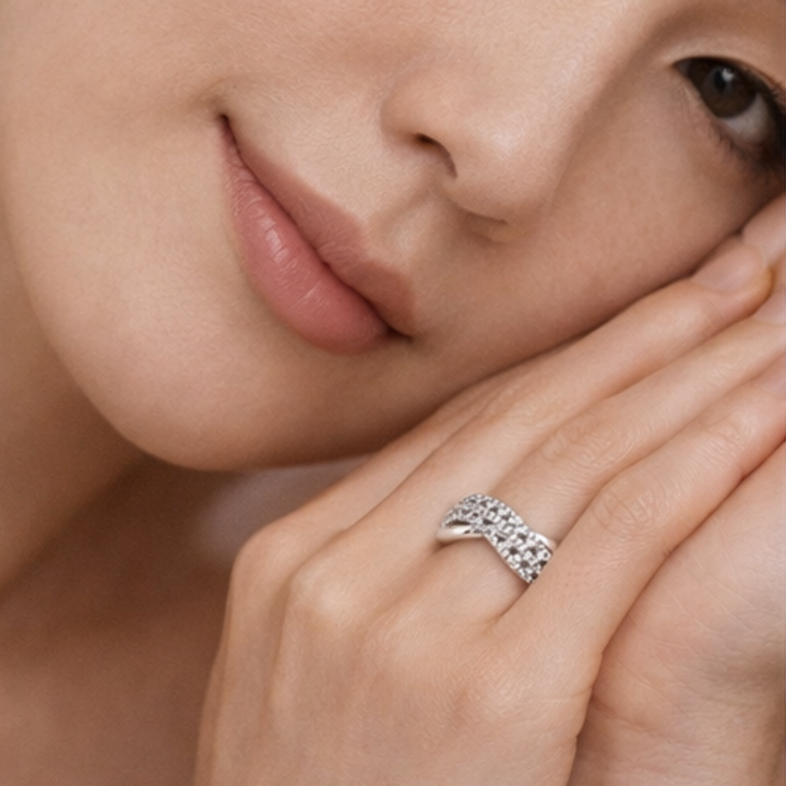 Eterna Crossover Ring | 指先に、静かな輝き