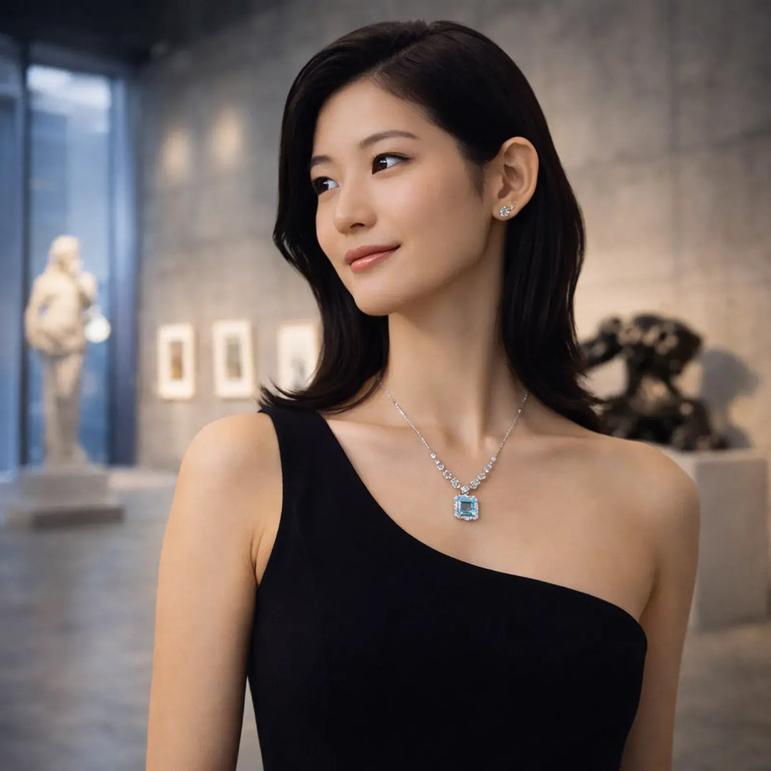Azure Arc Necklace | 静かな青が、印象になる。