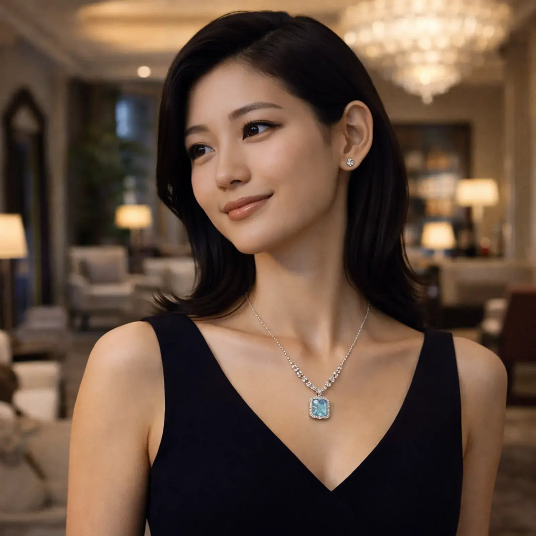Azure Arc Necklace | 静かな青が、印象になる。