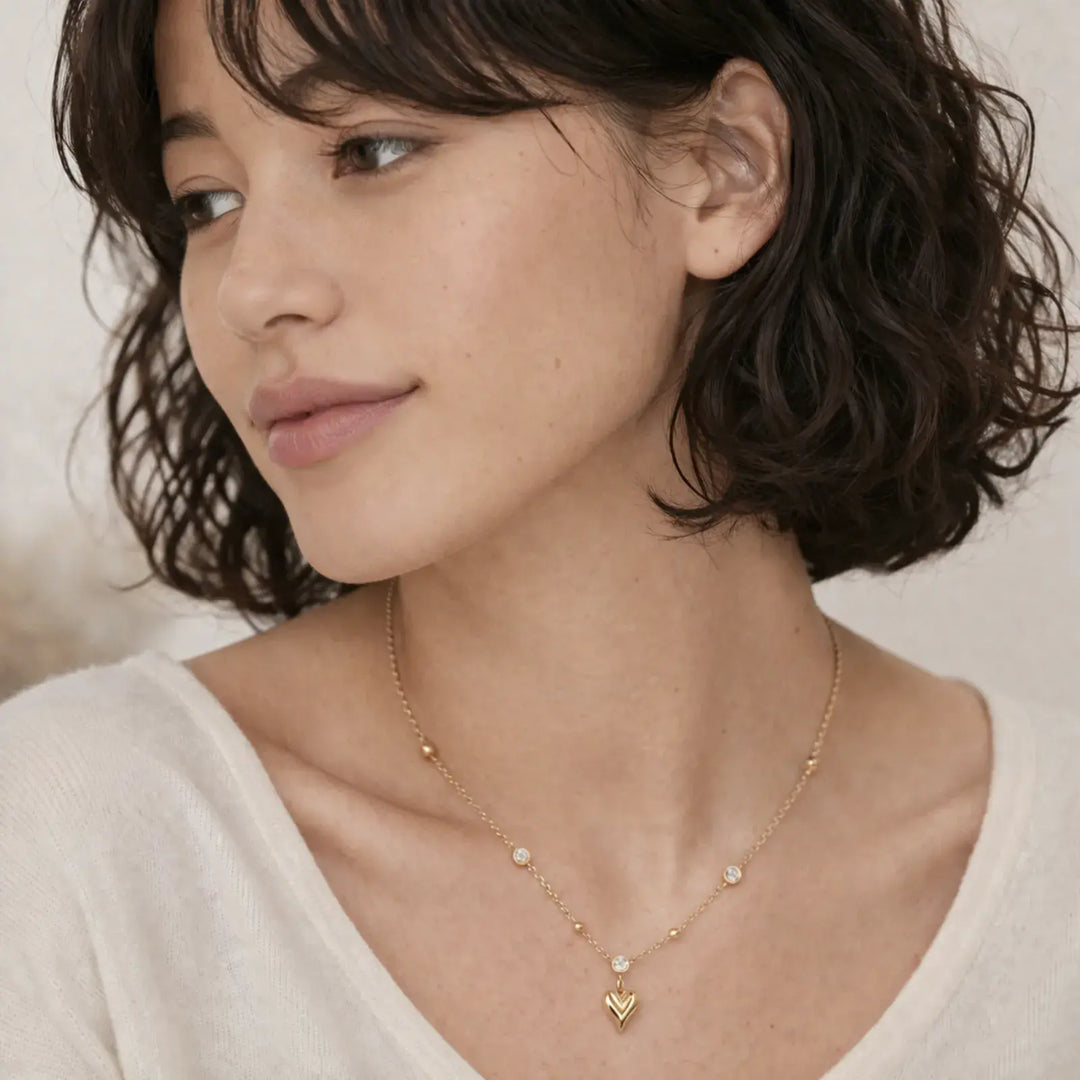 Aurelia Heart Station Necklace | 日常に溶け込む、愛らしい気品