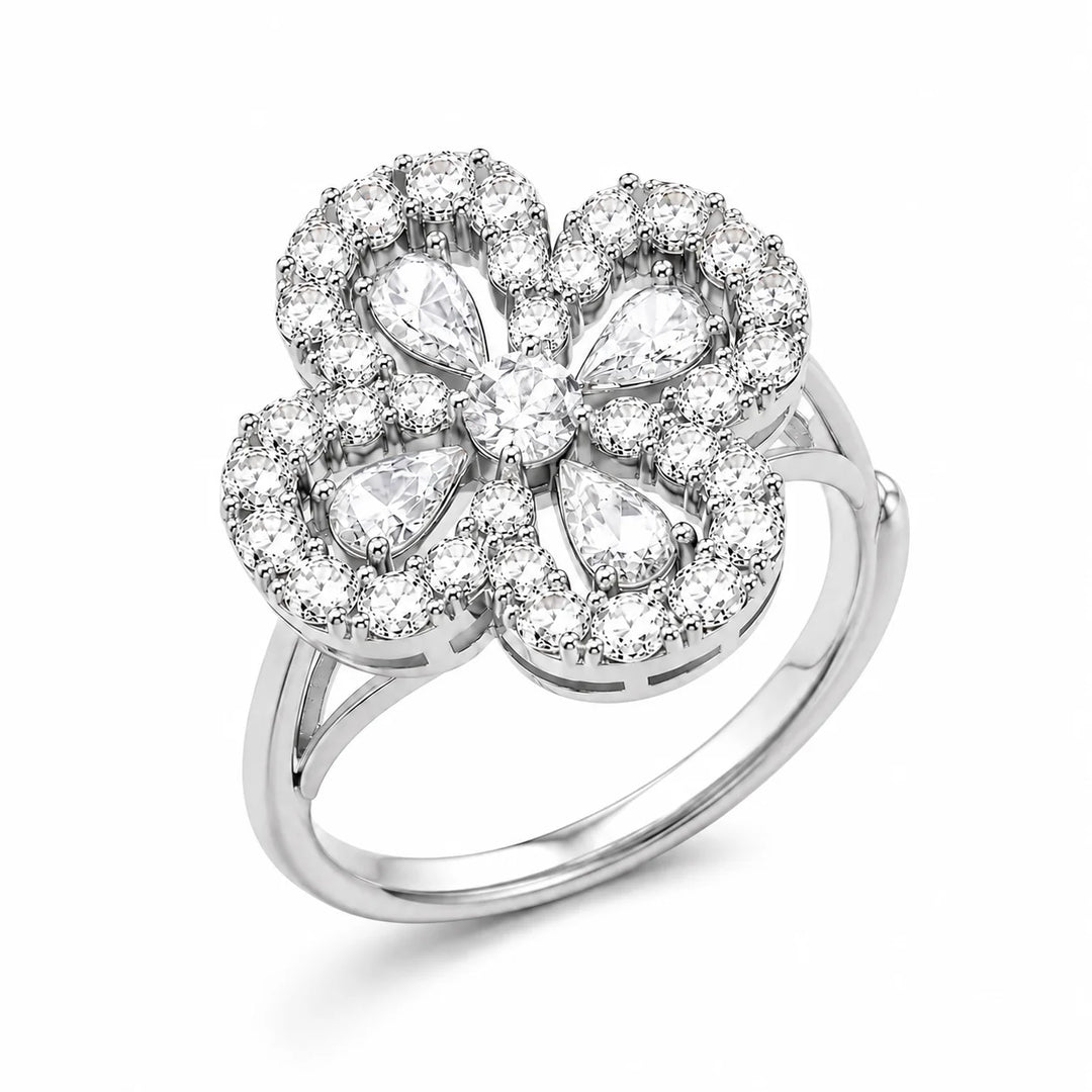 Clover Éclat  Ring | 上品さが、そっと咲く