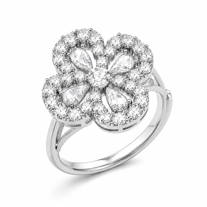 Clover Éclat  Ring | 上品さが、そっと咲く