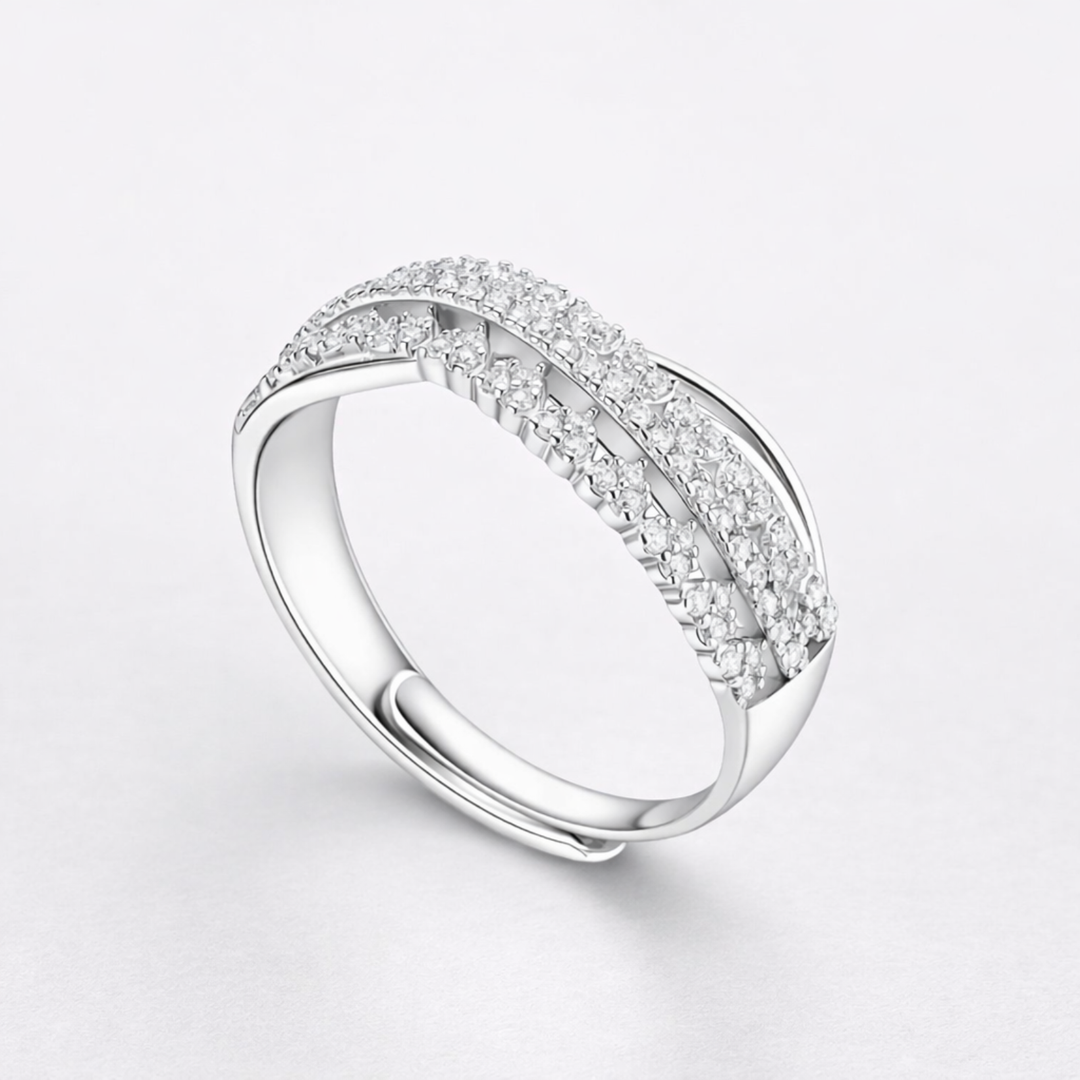 Eterna Crossover Ring | 指先に、静かな輝き
