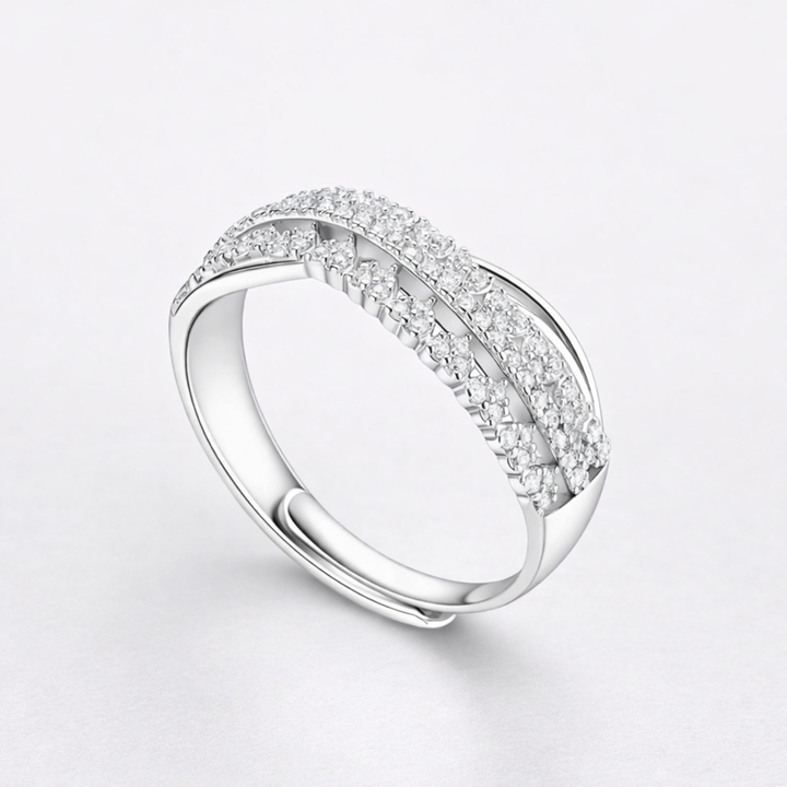 Eterna Crossover Ring | 指先に、静かな輝き