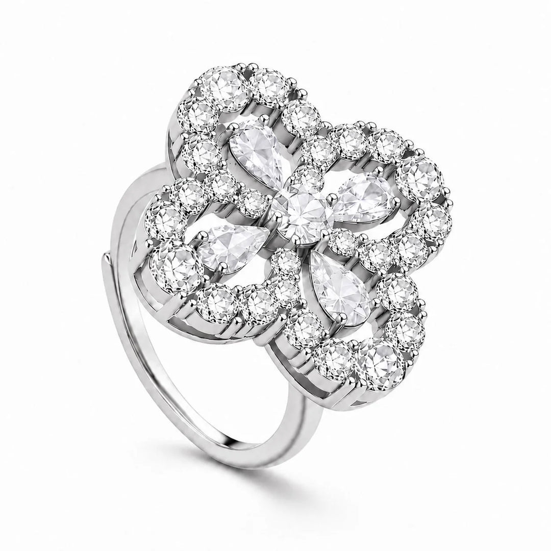 Clover Éclat  Ring | 上品さが、そっと咲く