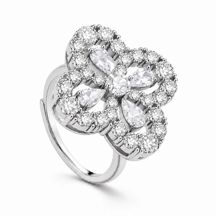 Clover Éclat  Ring | 上品さが、そっと咲く