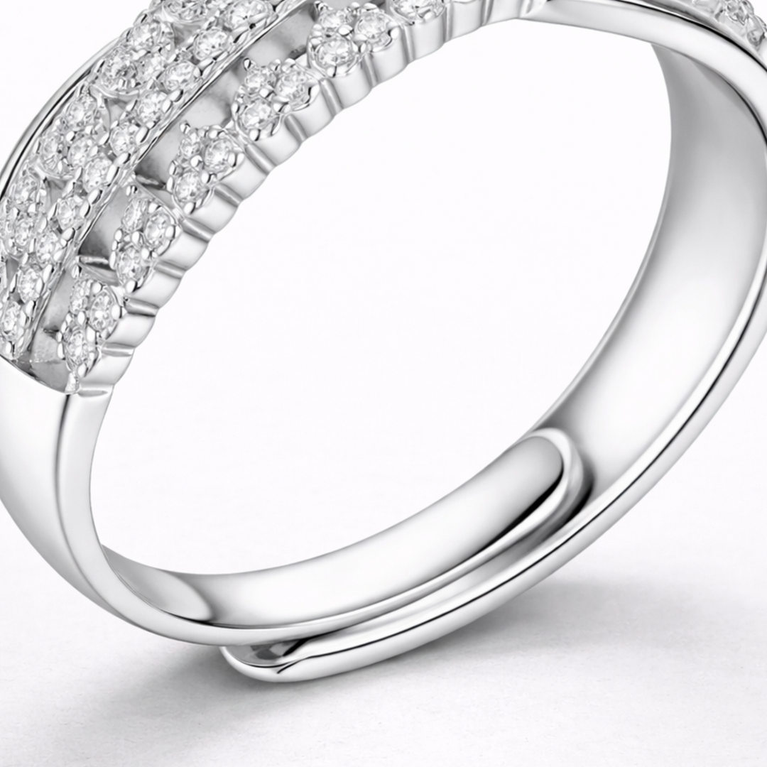 Eterna Crossover Ring | 指先に、静かな輝き