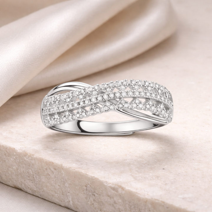 Eterna Crossover Ring | 指先に、静かな輝き