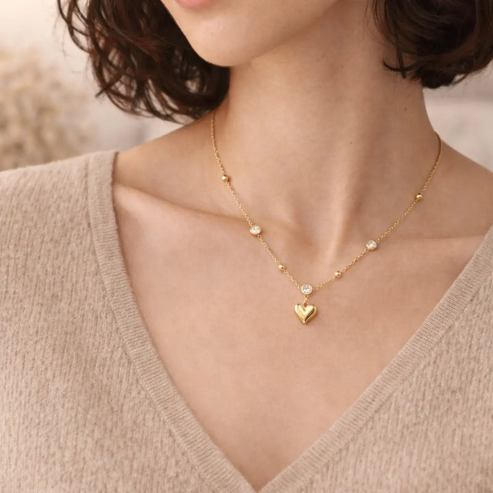 Aurelia Heart Station Necklace | 日常に溶け込む、愛らしい気品