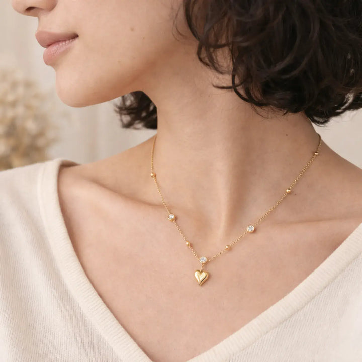 Aurelia Heart Station Necklace | 日常に溶け込む、愛らしい気品