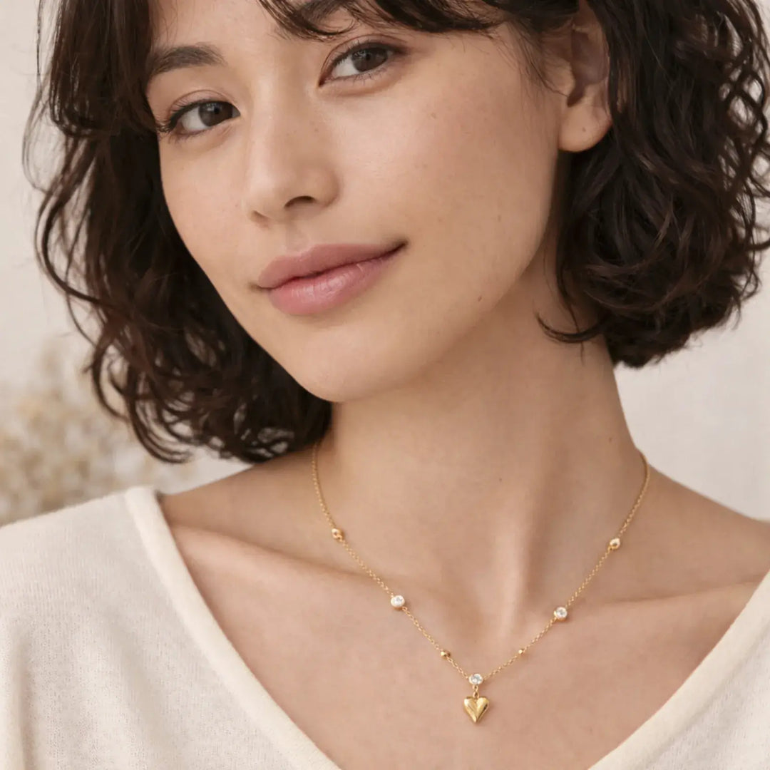 Aurelia Heart Station Necklace | 日常に溶け込む、愛らしい気品