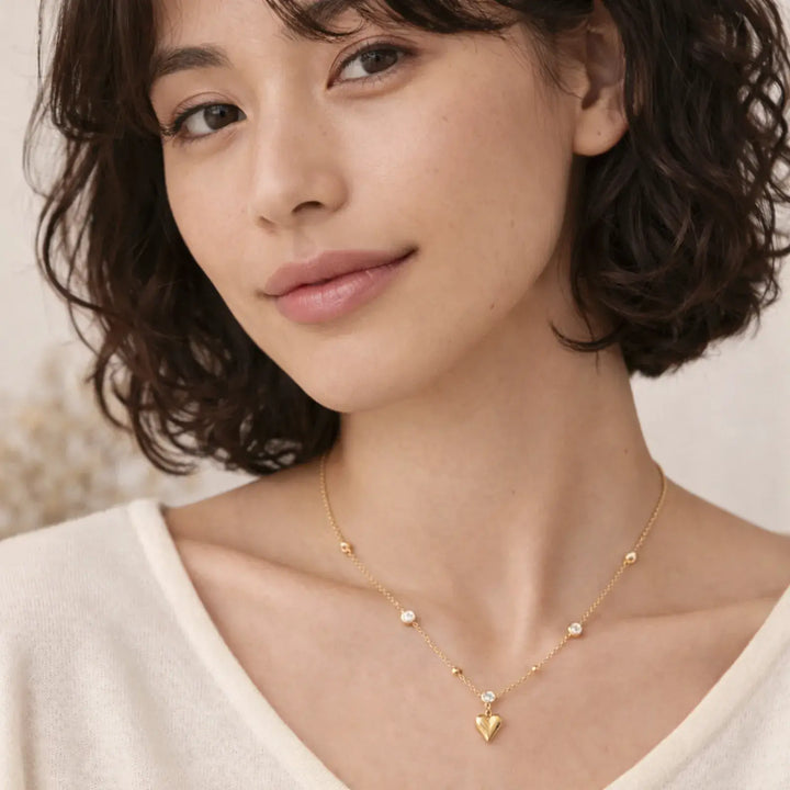 Aurelia Heart Station Necklace | 日常に溶け込む、愛らしい気品