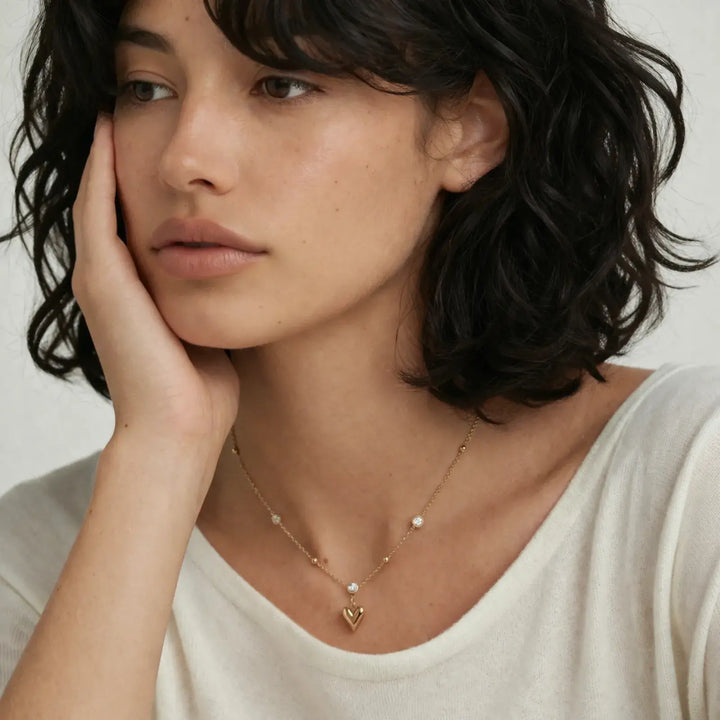 Aurelia Heart Station Necklace | 日常に溶け込む、愛らしい気品