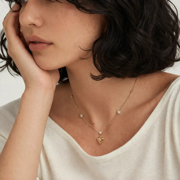 Aurelia Heart Station Necklace | 日常に溶け込む、愛らしい気品