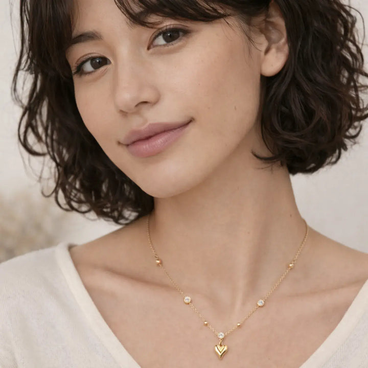 Aurelia Heart Station Necklace | 日常に溶け込む、愛らしい気品