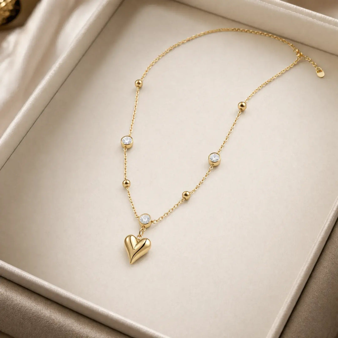 Aurelia Heart Station Necklace | 日常に溶け込む、愛らしい気品
