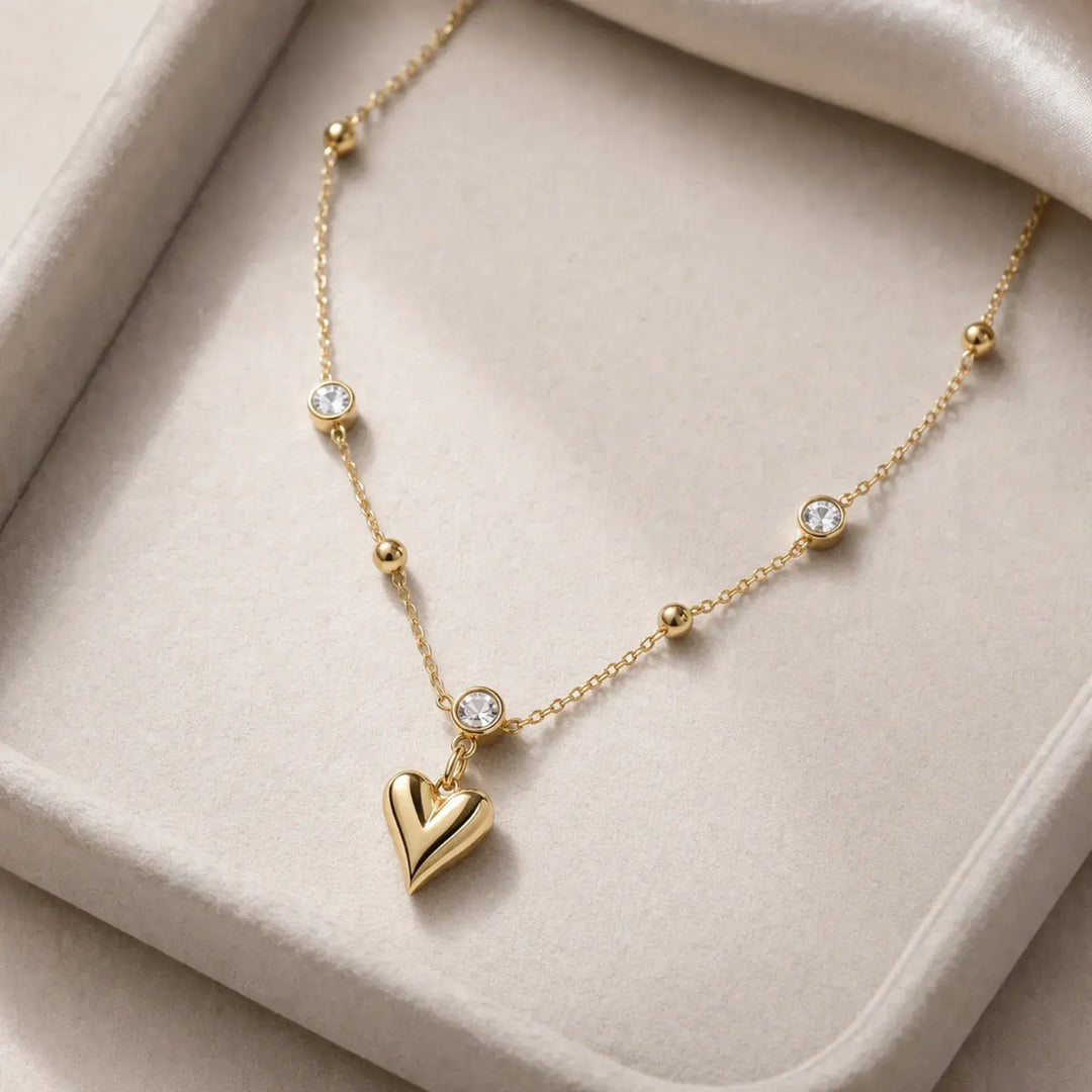 Aurelia Heart Station Necklace | 日常に溶け込む、愛らしい気品