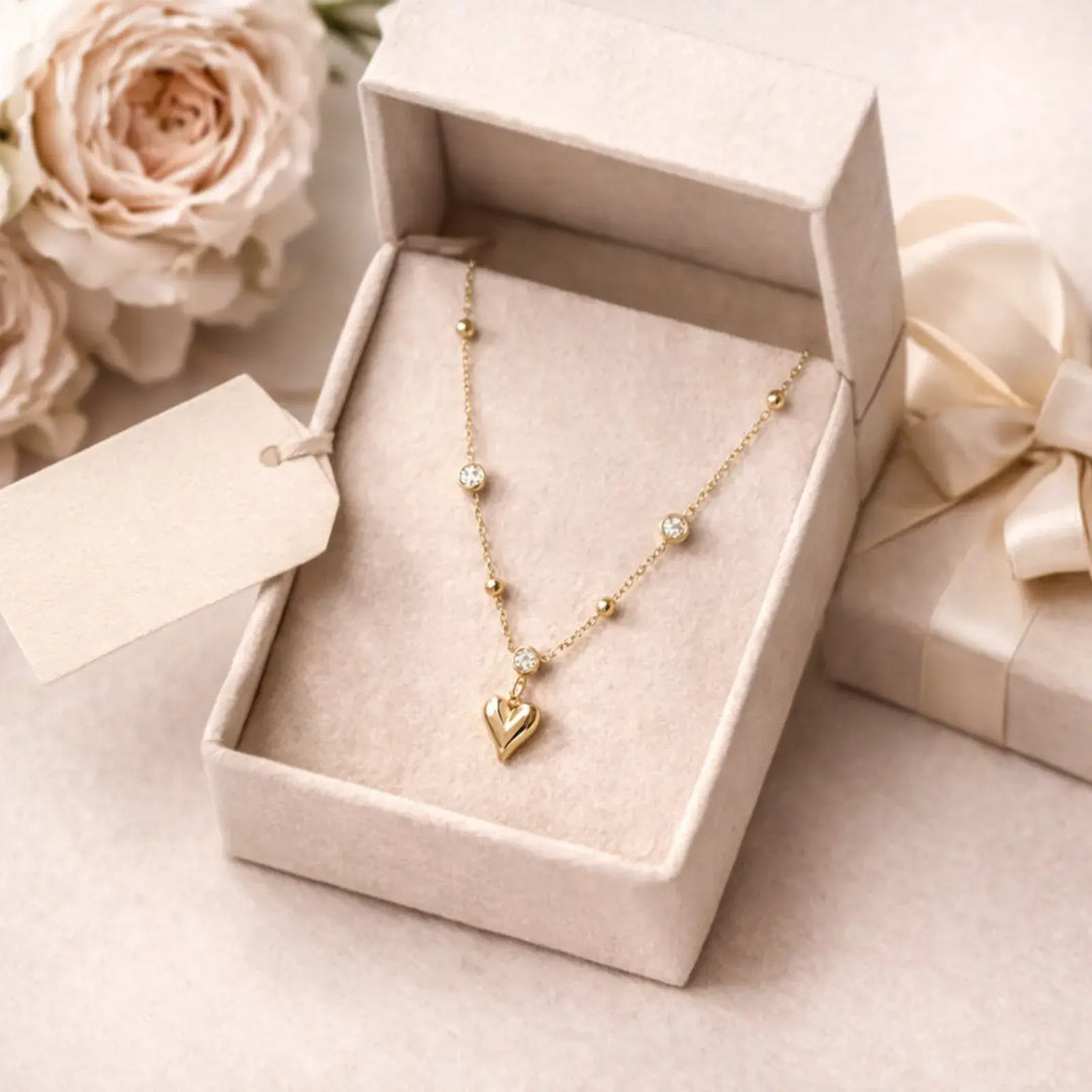 Aurelia Heart Station Necklace | 日常に溶け込む、愛らしい気品