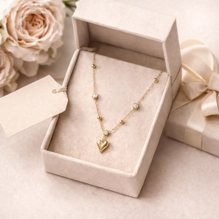 Aurelia Heart Station Necklace | 日常に溶け込む、愛らしい気品