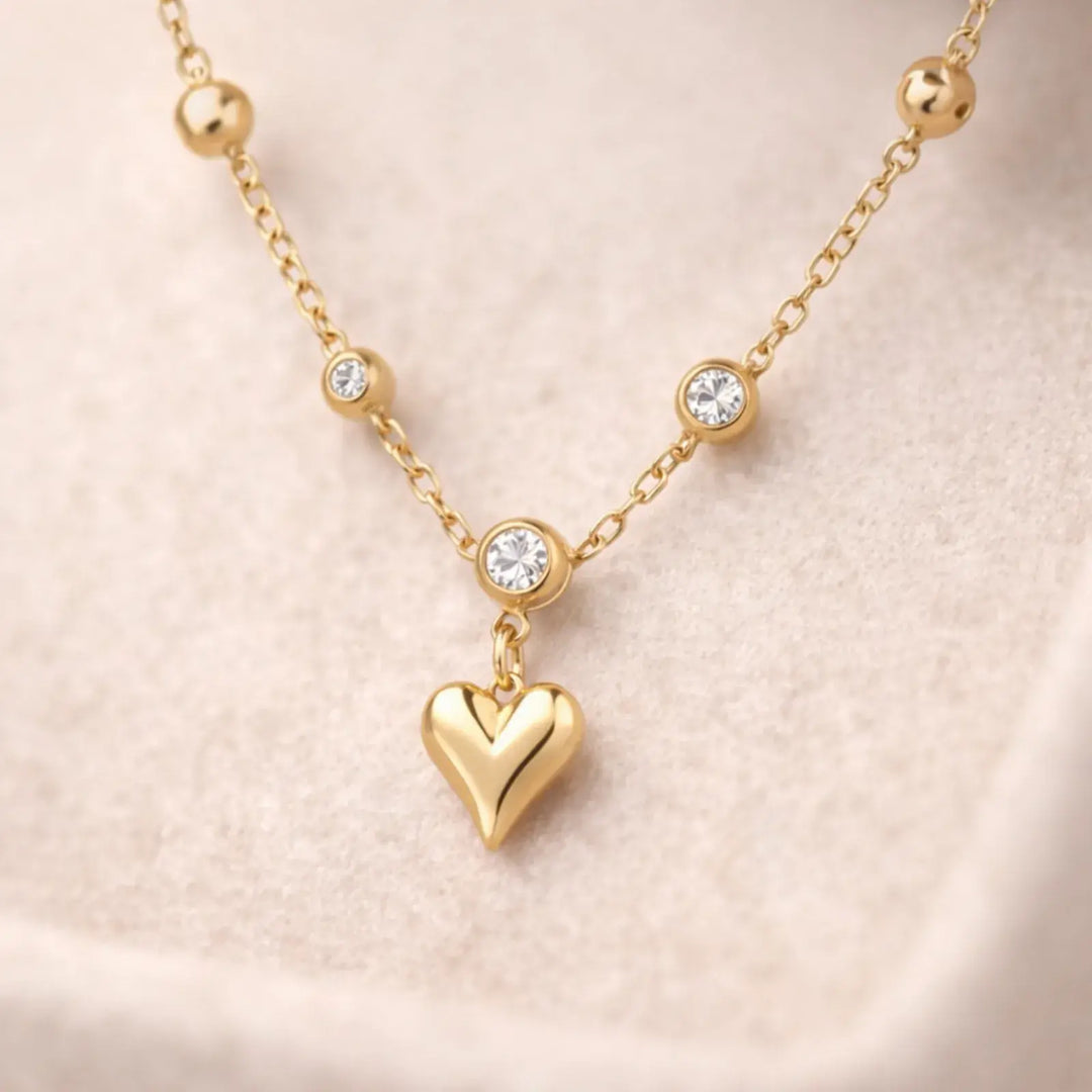 Aurelia Heart Station Necklace | 日常に溶け込む、愛らしい気品
