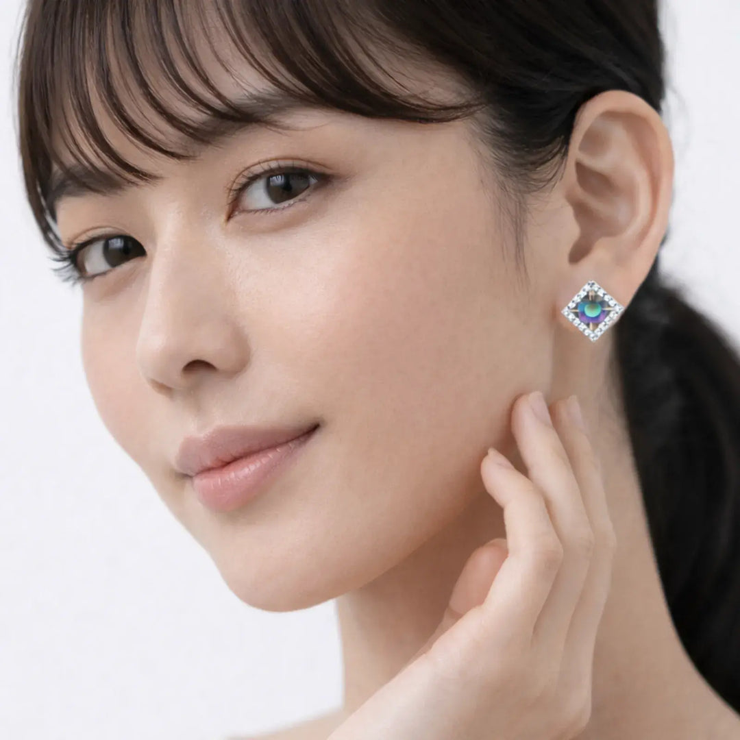Aurora Frame Studs | 静かな光を、耳元に