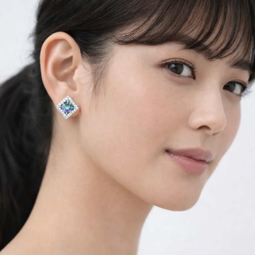 Aurora Frame Studs | 静かな光を、耳元に