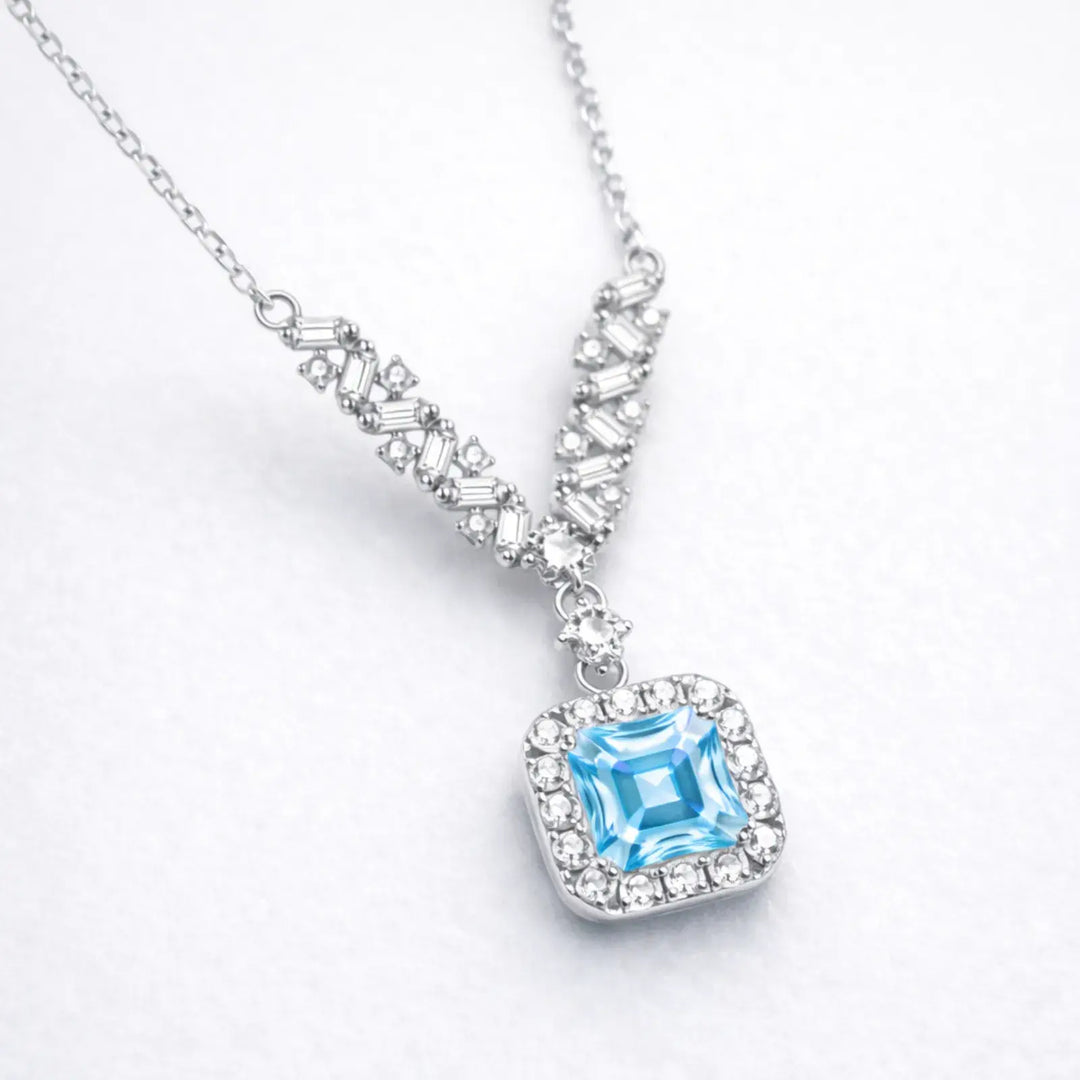 Azure Arc Necklace | 静かな青が、印象になる。