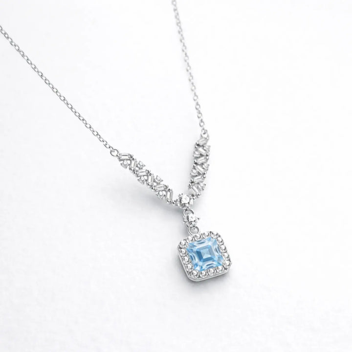 Azure Arc Necklace | 静かな青が、印象になる。