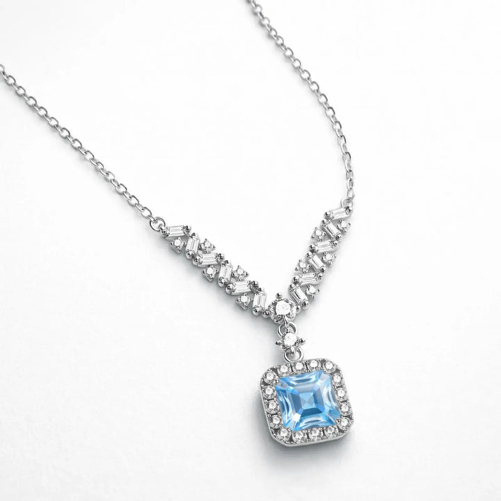 Azure Arc Necklace | 静かな青が、印象になる。