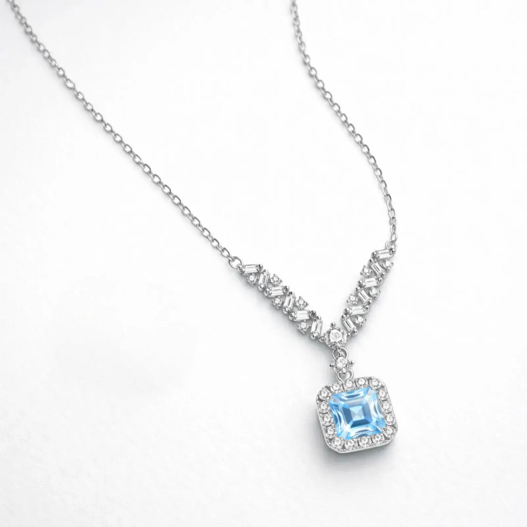 Azure Arc Necklace | 静かな青が、印象になる。