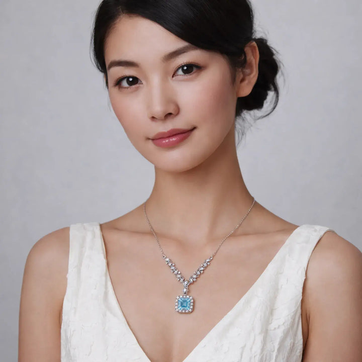 Azure Arc Necklace | 静かな青が、印象になる。
