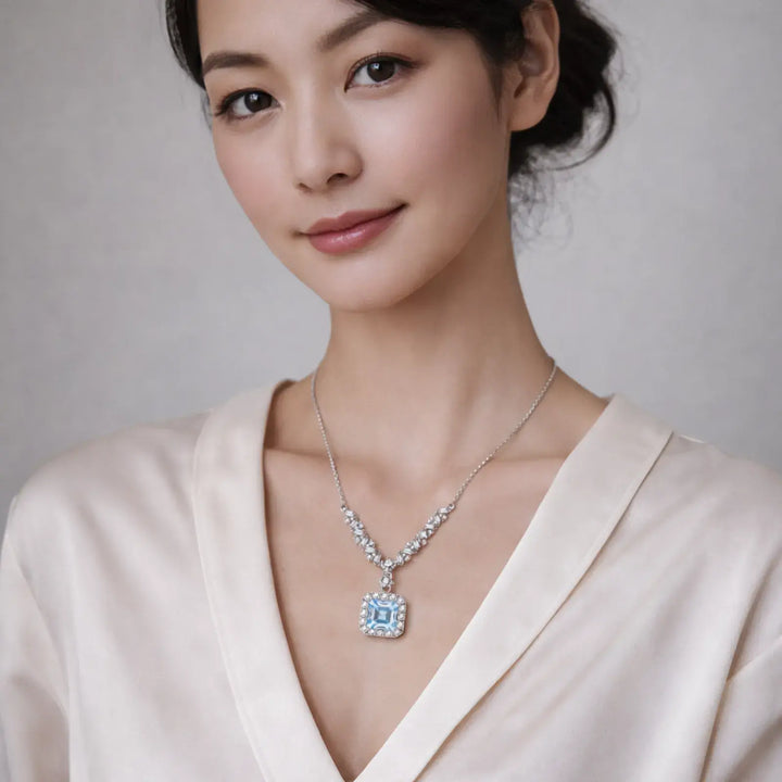 Azure Arc Necklace | 静かな青が、印象になる。
