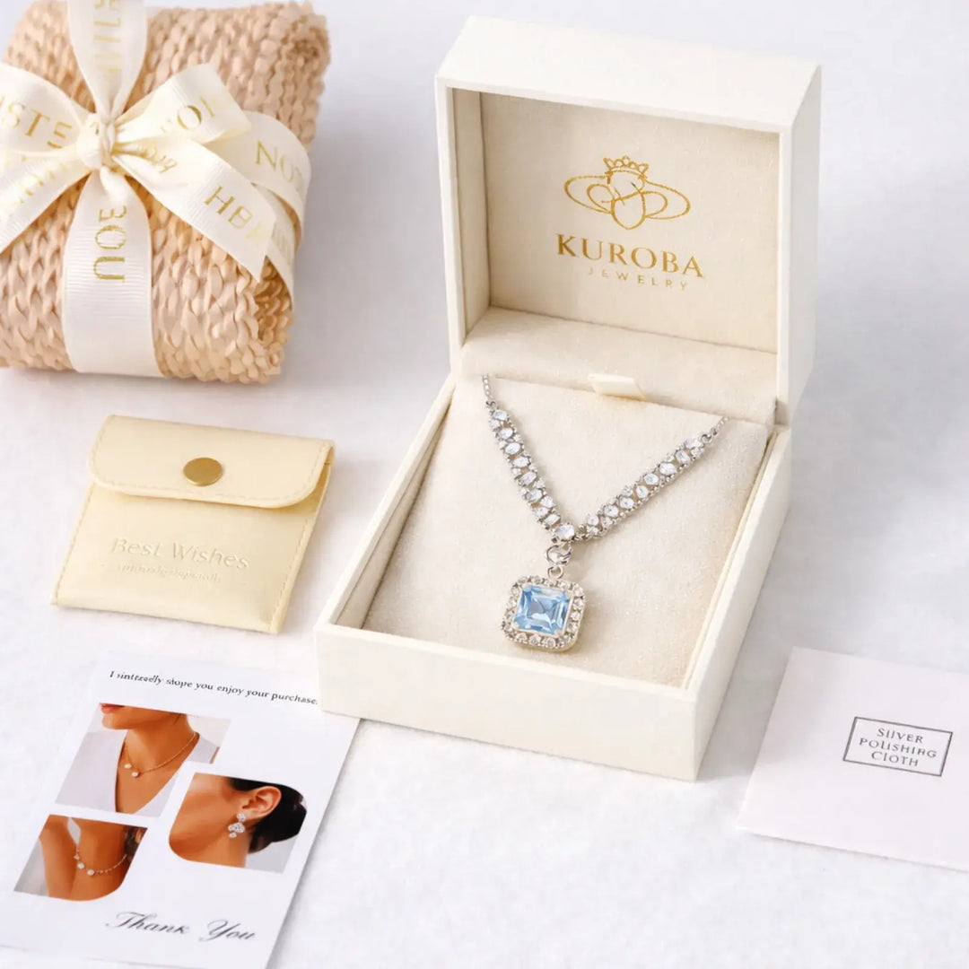 Azure Arc Necklace | 静かな青が、印象になる。