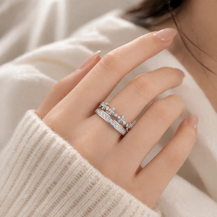 Crownlight Adjustable Ring | 静かな存在感を、指先に。