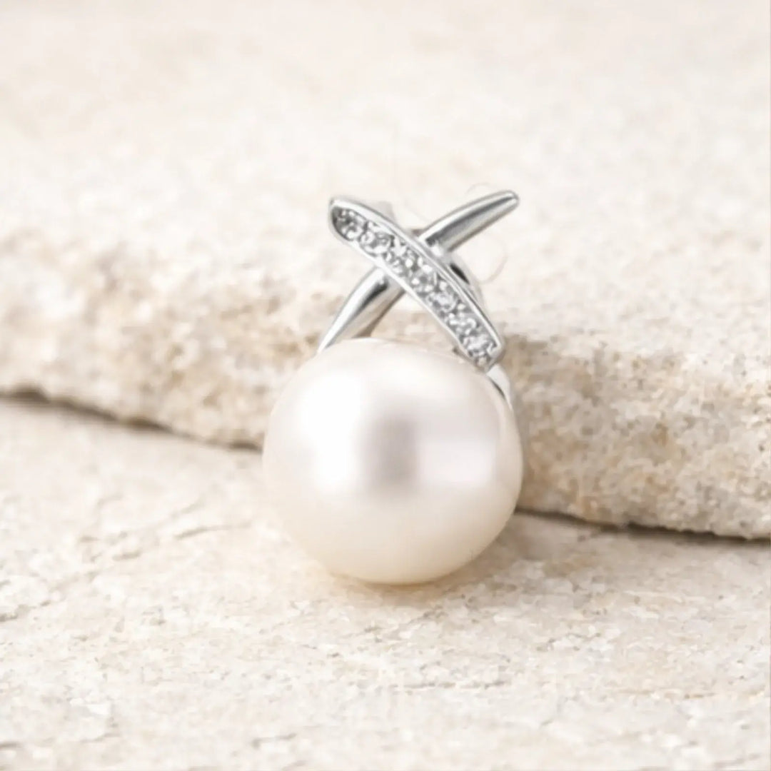 Liora Pearl Studs | 静かな光を、耳もとに。