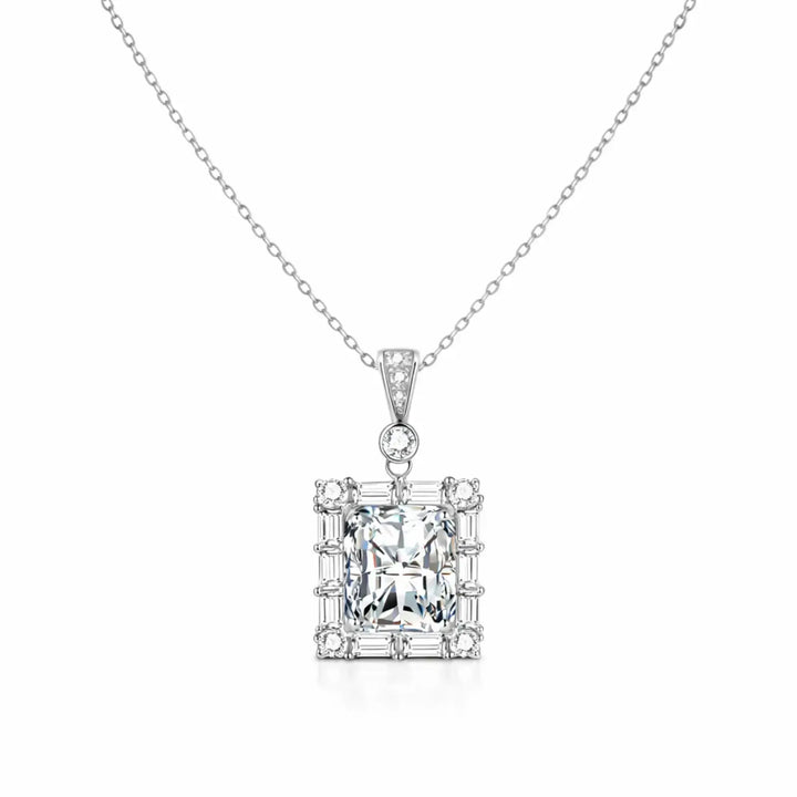 Lucent Frame Pendant｜胸もとに、整った輝き