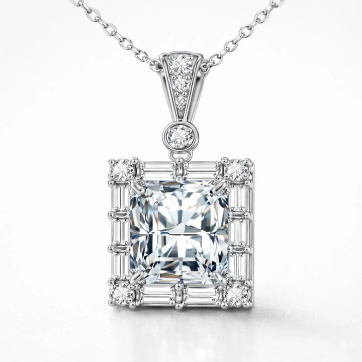 Lucent Frame Pendant｜胸もとに、整った輝き